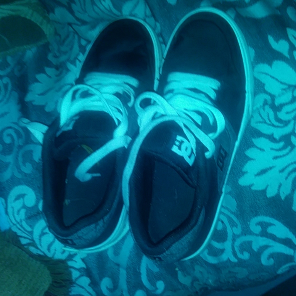 Boys size4 DC Sneakers
